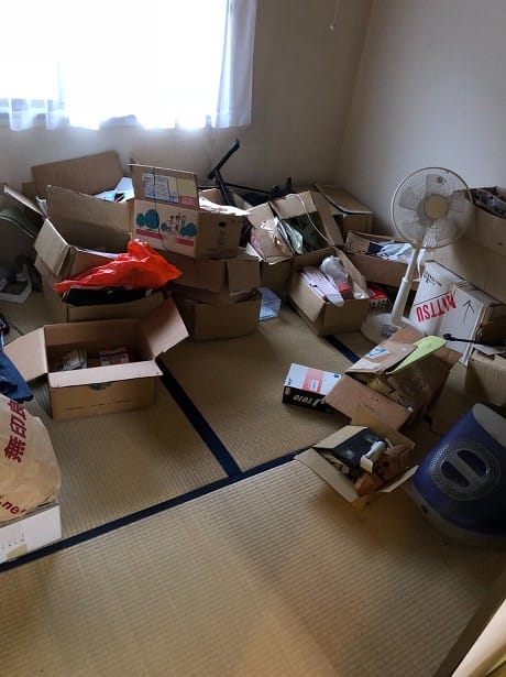 散らかった部屋の不用品回収